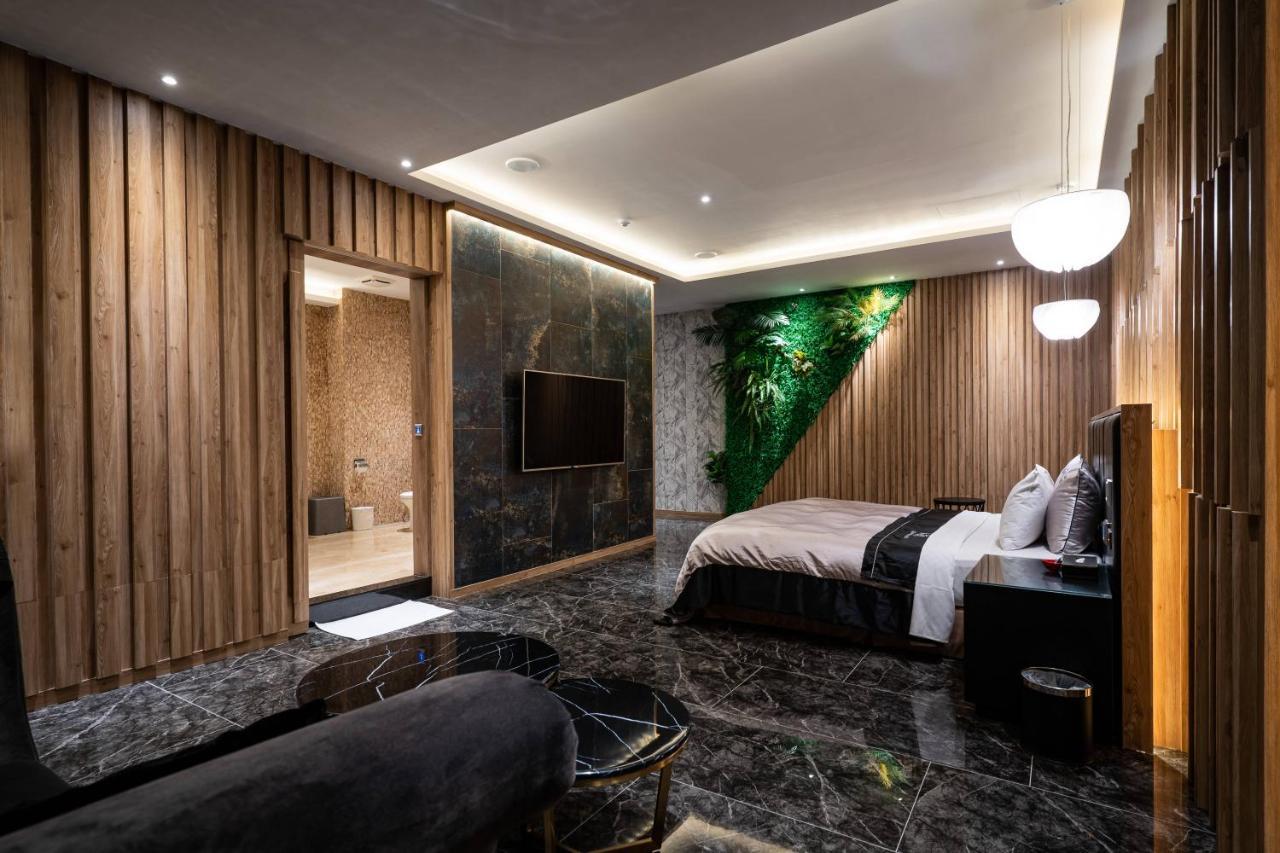 Aquarius Motel Taichung Exterior photo