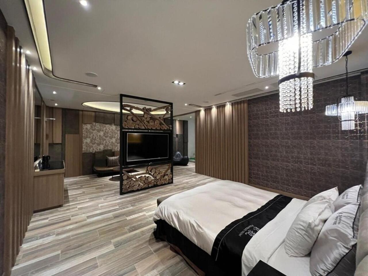 Aquarius Motel Taichung Exterior photo
