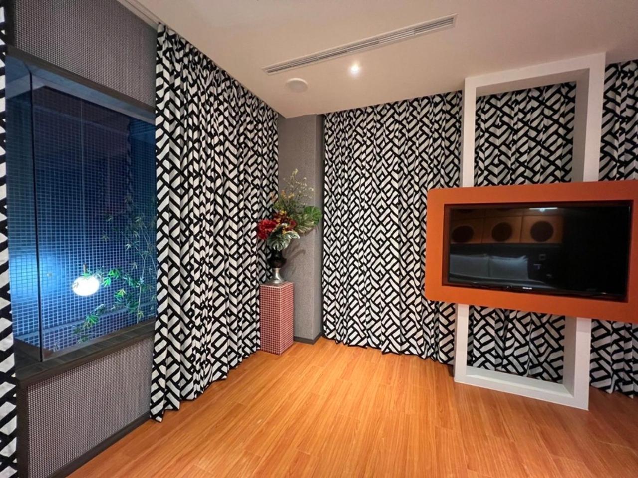 Aquarius Motel Taichung Exterior photo